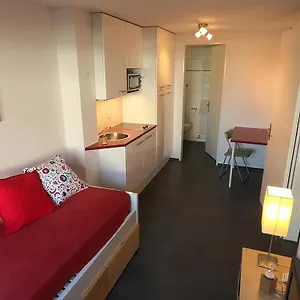 Schönes Studio Mit Einer Kleinen Terrasse , Basel Schweiz